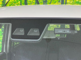 【スマートアシスト】走行中に前方の車両等を認識し、衝突しそうな時は警報とブレーキで衝突回避と被害軽減をアシスト。より安全にドライブをお楽しみいただけます。