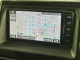 【メーカー純正ナビ】インテリアに溶け込むスタイリッシュな「専用設計」メーカーナビを装備♪視認性や操作性など基本性能にも優れ、より上質なカーライフをお楽しみいただけます。