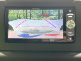 【バックカメラ】駐車時に後方がリアルタイム映像で確認できます。大型商業施設や立体駐車場での駐車時や、夜間のバック時に大活躍!運転スキルに関わらず、今や必須となった装備のひとつです!