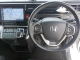 運転席から各種ボタンの操作がしやすいように設計されたデザイン。彼女とのデートでいつもよりスタイリッシュなあなたを演出できます。
