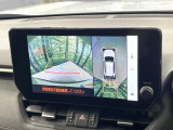 【パノラミックビューモニター】専用のカメラにより、上から見下ろしたような視点で360度クルマの周囲を確認することができます☆死角部分も確認しやすく、狭い場所での切り返しや駐車もスムーズに行えます。