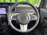インテリアに合わせたデザインのステアリングは、運転される方のことも考え、運転しやすい形状、大きさです。是非一度、実際に触ってお確かめください。