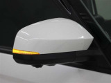 サイドターンランプ付きドアミラー。車両のドレスアップと右左折時の被視認性を兼ね備えたお洒落なミラーです。