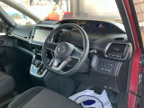 全方位で視界が広く見晴らしのよい運転席。安心して運転できます。
