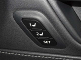 運転席のパワーシートは2名様分までメモリー機能付きです。