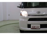 存在感のあるヘッドライトは暖色系で対向車にも優しい光のハロゲンです。ハロゲンはLEDと違い熱くなるので雪がライトに積もっても溶かしてくれます。