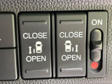【両側パワースライドドア】スマートキーや運転席のスイッチで後席両側スライドドアの開閉が可能♪電動だから力を入れてドアを開ける必要が無く、小さなお子様でも簡単に開け閉めでき快適です♪