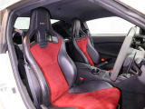■NISMO専用チューニングRECARO製スポーツシート ■NISMO専用ドアトリム ■各部レッドステッチ