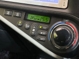 【オートエアコン】一度お好みの温度に設定すれば、車内の温度を検知し風量や温度を自動で調整。暑い&hellip;寒い&hellip;と何度もスイッチ操作をする必要はありません。快適な車内空間には必須の機能ですね♪