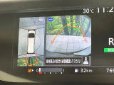 【アラウンドビューモニター】専用のカメラにより、上から見下ろしたような視点で360度クルマの周囲を確認することができます☆死角部分も確認しやすく、狭い場所での切り返しや駐車もスムーズに行えます。