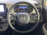 【ステアリングスイッチ】運転中、前方から目線をそらすことなく、オーディオ等の操作が可能な便利機能!安心&快適なドライブを演出してくれます♪