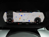 重厚感と安定感があり、同時にダイナミックさも備えるAudiの走り。機能やデザインが革新的なメーター。