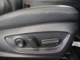 パワーシート搭載。微妙な調整が手軽にでき、ピッタリのポジションで運転することが可能です。