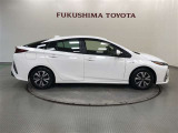 【まるごとクリーニング】シートを取り外し、車内を徹底洗浄。隅々まで丁寧に仕上げています。