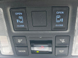 【両側パワースライドドア】スマートキーや運転席のスイッチで後席両側スライドドアの開閉が可能♪電動だから力を入れてドアを開ける必要が無く、小さなお子様でも簡単に開け閉めでき快適です♪