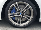 BMW純正18インチホイール。洗練されたデザインで、足元の個性を引き立てます。
