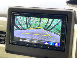 【バックカメラ】駐車時に後方がリアルタイム映像で確認できます。大型商業施設や立体駐車場での駐車時や、夜間のバック時に大活躍!運転スキルに関わらず、今や必須となった装備のひとつです!