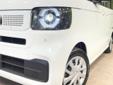 【LEDヘッドライト】悪天候や夜間走行時も良好な視界を確保し安心して運転できる高輝度LEDヘッドライトを装備!点灯速度が早く、消費電力も抑えられています。