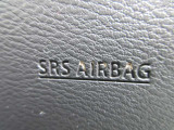 運転席側にSRS二-エアバックシステムを採用 万一の際の安全性を高めました