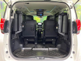 【パワーバックドア】スマートキーや運転席のボタンを押すだけでリアゲートが自動で開閉します!荷物を持っている時や、高い位置にあるバックドアを閉める際に便利な機能です♪