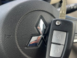 【キーレス】少し離れた場所からでもボタン一つでドアの開錠・施錠ができるのでとっても便利!ドアの鍵穴周りに傷をつけることもありません♪