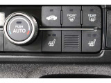 運転席と助手席には寒い日の肩や腰、冷えやすい下肢を温めてくれるシートヒーターが付いております!
