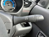 オートライト機能付きです♪またハイビームアシストで、先行車または対向車や周囲の明るさなどに応じ、自動的にハイビーム(上向き)とロービーム(下向き)を切り替えます♪