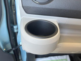 運転席側掘り込み式インパネカップホルダー