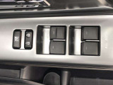 パワーウィンドは今や当たり前の機能ですが、無いと困る機能です。運転席からの操作で、全席の窓を振るオープンにしたり、フルクローズが可能です。