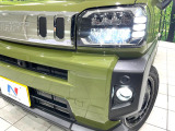 【LEDヘッドライト】悪天候や夜間走行時も良好な視界を確保し安心して運転できる高輝度LEDヘッドライトを装備!点灯速度が早く、消費電力も抑えられています。