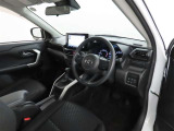 シンプルで使いやすいデザインの運転席です。