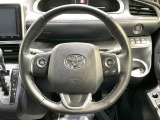【純正革巻きステアリング】上質な革を使用することで、手にしっかり馴染みとても運転しやすいハンドルです♪