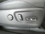 運転席電動シートは、シートポジションを細かく調整できるので長時間の運転もリラックスできますね。