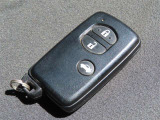 スマートキーはかばんやポケットに入れておけば、ドアのロックアンロックやエンジンの始動が出来ます!
