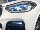 ●LEDヘッドライト:夜間走行時も良好な視界を確保し安心して運転できる高輝度LEDヘッドライトを装備!点灯速度が早く、消費電力も抑えられています。