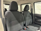高いホールド性で運転姿勢が安定します。長距離ドライブでも疲れにくいのが魅力です。