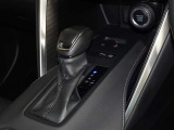 電動パーキングブレーキ・ブレーキホールドを装備してます。ホールド機能は信号待ちが多い一般道で疲労軽減になり、大好評です!