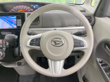 インテリアに合わせたデザインのステアリングは、運転される方のことも考え、運転しやすい形状、大きさです。是非一度、実際に触ってお確かめください。