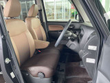 運転のしやすさや、乗り降りにも配慮した運転席