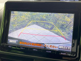 【バックカメラ】駐車時に後方がリアルタイム映像で確認できます。大型商業施設や立体駐車場での駐車時や、夜間のバック時に大活躍!運転スキルに関わらず、今や必須となった装備のひとつです!