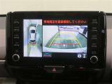 パノラミックビューモニター搭載。カメラで車両周囲の状況を映し出すため、狭い場所での駐車などに役立ちます。