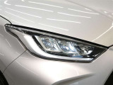 LEDヘッドランプ。消費電力も少なく寿命も長いのがLEDの特徴。HIDのような点灯のタイムラグもなくパッと明るくなるのも特徴です。