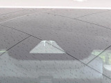 【トヨタセーフティセンス】走行中に前方の車両等を認識し、衝突しそうな時は警報とブレーキで衝突回避と被害軽減をアシスト。より安全にドライブをお楽しみいただけます。