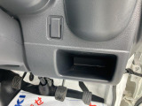 運転席側収納スペースです。
