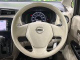 インテリアに合わせたデザインのステアリングは、運転される方のことも考え、運転しやすい形状、大きさです。是非一度、実際に触ってお確かめください。