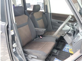 お車選びをお楽しみ頂けるよう、在庫車の展示スペースを十分に確保しております。