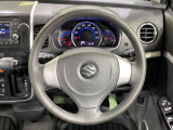 インテリアに合わせたデザインのステアリングは、運転される方のことも考え、運転しやすい形状、大きさです。是非一度、実際に触ってお確かめください。