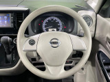 インテリアに合わせたデザインのステアリングは、運転される方のことも考え、運転しやすい形状、大きさです。是非一度、実際に触ってお確かめください。