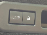 【パワーバックドア】スマートキーや運転席のボタンを押すだけでリアゲートが自動で開閉します!荷物を持っている時や、高い位置にあるバックドアを閉める際に便利な機能です♪