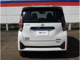 さらにエマージェンシーブレーキ、LDW(車線逸脱警報)、踏み間違い防止アシスト、インテリジェント LI(車線逸脱防止支援システム)、BSW(後側方車両検知警報)、RCTA(後退時車両検知警報)など安全装置が充実。